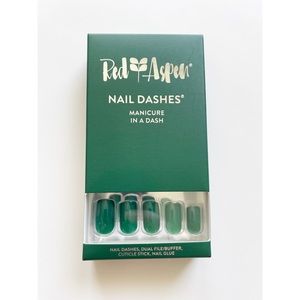 Red Aspen Spruce it up, Alyssa medium nail dashes